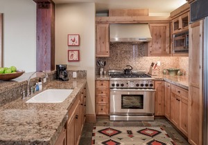 Outpost: Crystal Springs 301 - AC & Next To Tram!