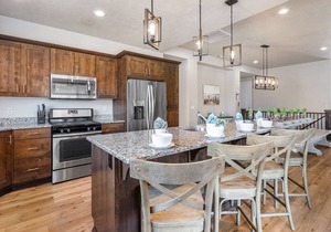 Paradise Village 16|Sleeps 30, Private Theater and 20 Person Hot Tub, Resort Water Park