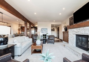 Park City Silver Star Community - Private Hot Tub, Club House & Year-Round Recreation! Ski In- Out !