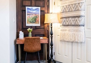 Perfectly Helena - downtown daylight basement apt