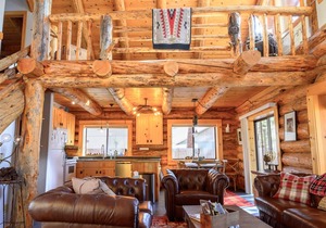 Pet Friendly, Fully Fenced, Luxury Log Cabin with Hot Tub near Sunriver!