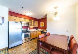 Phoenix 2bd Queen Beds