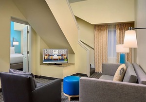 Pleasant Stay! w/ Kitchen, Parking, Pets Allowed, Near Fire Museum of Memphis!