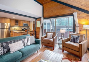 POLE06 - Classic Pole House Cabin, Dog Friendly, Private Hot Tub & Gas BBQ