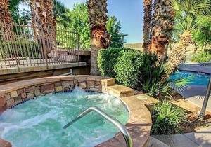 Pool Side Paradise ! 2 bed, 2 Bath - Sleeps 8 !