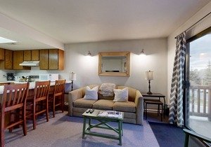 Powder Pointe Condo w/Hot Tub - Walk to Three Kings Lift