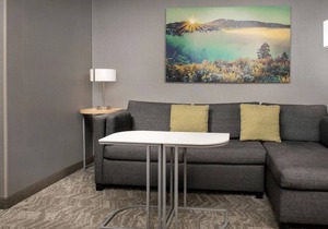 Prime Location! 4 Relaxing Units, Pool, Free Breakfast, Free Parking
