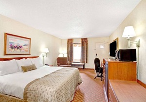 Ramada by Wyndham West Memphis