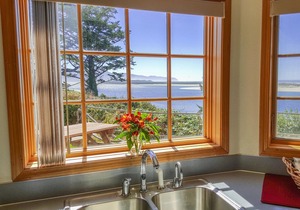 RECENTLY UPDATED!! Stunning Bay and Ocean Views!