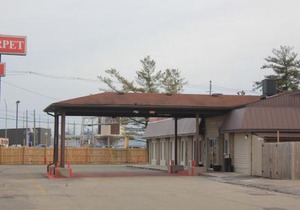 Red Carpet Inn - Louisville