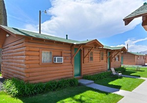 Relax & Unwind! On-site Pool and Restaurant, Close to Shoshone National Forest!