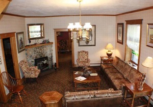 Relaxing Ranch Stay! Free Parking & Breakfast, Pool, Fishing, Horseback Riding