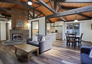 Remodeled! Close to Village, SHARC Passes, Hot Tub, Bikes, Luxury Linens