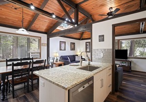 Remodeled! Close to Village, SHARC Passes, Hot Tub, Bikes, Luxury Linens
