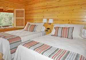 Resort Style Swimming Pool, Fire Pit, Grill, and Bocce Ball!