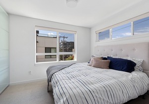 Rooftop Views Walkable to Seattle Center, Gates, Amazon 2BR 3BA