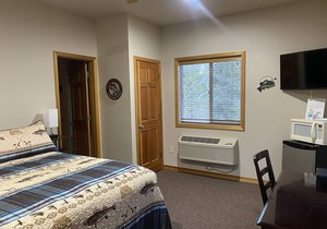 Room 4 @ Montana's Wolf Creek Lodge