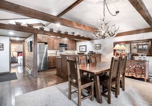 Roomy townhome next to golf course with lovely deck & Teton views from living room