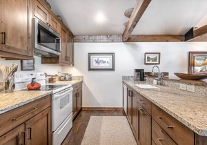 Roomy townhome next to golf course with lovely deck & Teton views from living room
