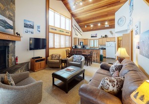 Ski-in/out townhome - perfectly situated in Big Sky Mountain Village!