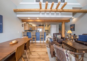 Ski-in/Out w/Private Hot Tub & Gorgeous Views - Saddle Ridge - Slopeside Retreat