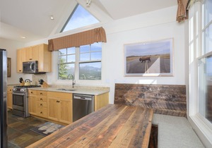 Ski-in/ski-out home w/great views & hot tub in Moonlight Basin - Saddle Ridge - Timber Wolf Chalet