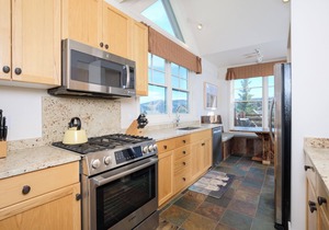 Ski-in/ski-out home w/great views & hot tub in Moonlight Basin - Saddle Ridge - Timber Wolf Chalet