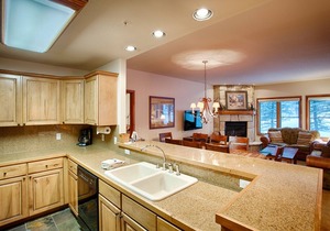 Ski-in/ski-out, Hot tubs and sauna, Fireplace, Sleeps 8!