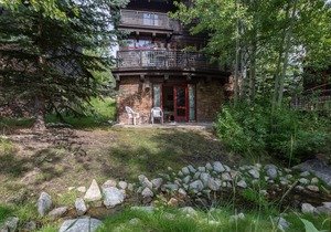 Ski-in, Ski-Out, Hot Tub, Granite Ridge Home in Teton Village