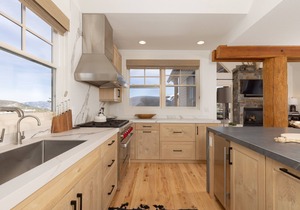 Ski-in/Ski-out w/Private Hot Tub in Moonlight Basin| Saddle Ridge - Mountain Modern Chalet