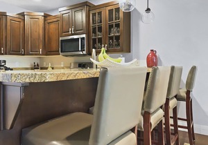 SkyRun Elegance on Main Street w/Private Hot Tub B202. Walk to Town Lift!