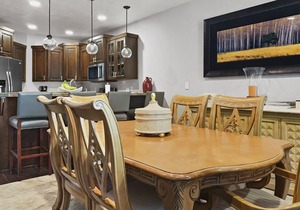 SkyRun Elegance on Main Street w/Private Hot Tub B202. Walk to Town Lift!