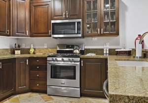 SkyRun Elegance on Main Street w/Private Hot Tub B202. Walk to Town Lift!