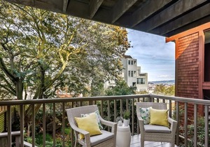 Spacious Condo with View in Noe Valley