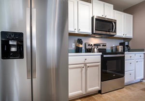 Spacious, updated condo w/private balcony, A/C & lots of light - Marina Cay Retreat Flathead Lake