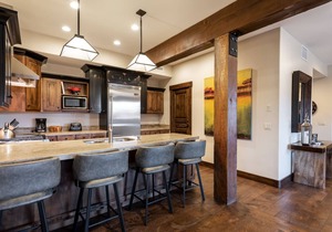 Spend Holidays in Park City! Ski Access, On-site Chair Lift and Hot Tub!