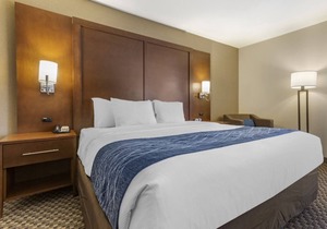 Start Your Adventure Right w/Our Comfy Room & Complimentary Breakfast
