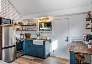 Stay 208: Gorgeous renovated modern farmhouse cottage