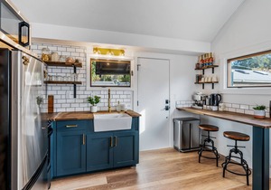 Stay 208: Gorgeous renovated modern farmhouse cottage
