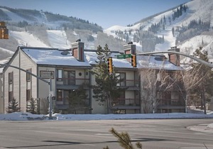 Steps from the lifts at Park City Mountain. Right on the shuttle line! Affordable and Cozy!