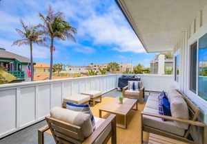 Steps to Ocean + Bright Top Level Unit + Sun Deck