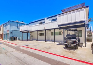 Steps to Ocean ☆ Sunny Top Level Unit ☆ Outdoor Deck