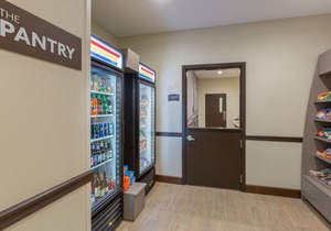 Studio Near Downtown | Breakfast and Pool Access!