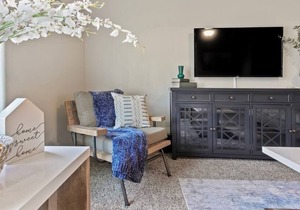 Stunning Private 3 Bedroom Home in the Heart of Me