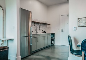 Stunning Studio w/Boutique Amenities, Dreamy Cafe+Cocktails on South Congress