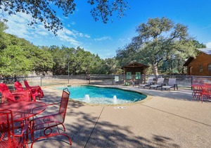 Suite with Two Queen Beds Minutes from Downtown!