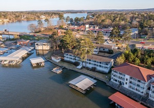 The Hamilton Lakefront Studio 18 - Upper Unit