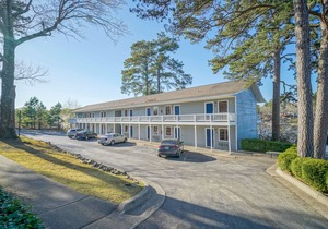 The Hamilton Lakefront Studio 17 - Upper Unit