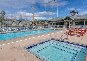 The Pearl Of Pend Oreille - 1 Bedroom and Loft 2 Bath Parkside Bungalow