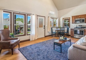 The Pearl Of Pend Oreille - 1 Bedroom and Loft 2 Bath Parkside Bungalow